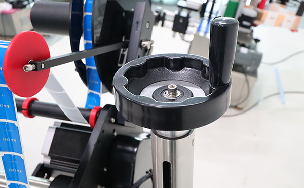 全自動貼標機,全自動貼標機廠家,貼標機生產廠家,高臻智能